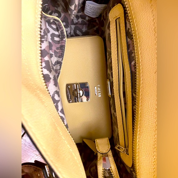 Guess handbag and clutch wallet - Picture 3 of 9